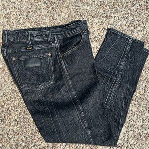 Wrangler Mom Jeans. Black distressed, cropped and in excellent condition 26 x 28
